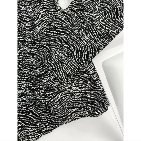 Chico's 2 Sz L Womens Black Metallic Silver Knit Moto Jacket Full Zip Zebra - Picture 6 of 8